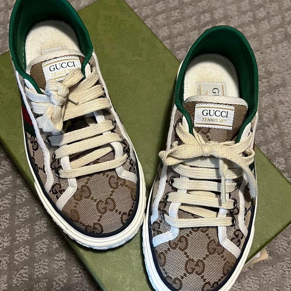 Gucci Beige and Green sneakers for women